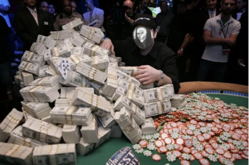Photomontage d'un gagnant d'un million de dollars en jouant au..