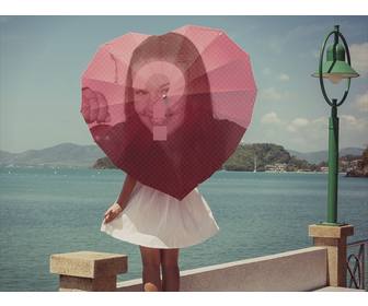 photomontage dans mer avec un parapluie forme coeur sur un fond romantique