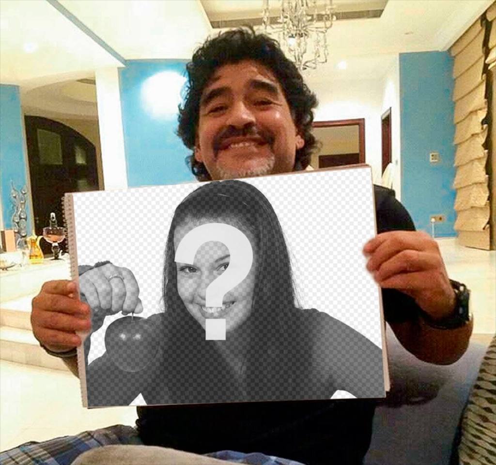 Photomontage avec Maradona saisissant votre photo avec votre photo et texte. ..