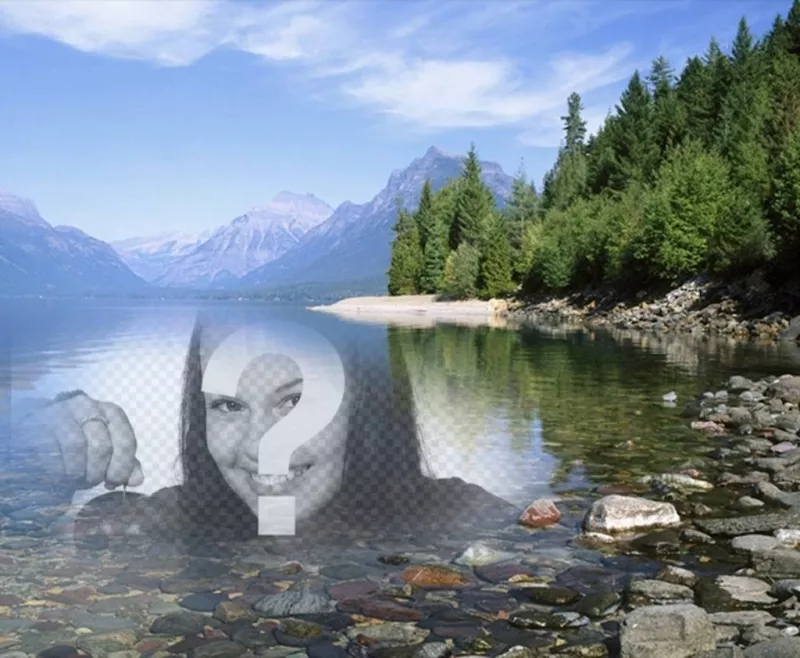 Photomontage de mettre une photo dans leau dun lac ou dune rivière à côté dune forêt avec des arbres et des montagnes..