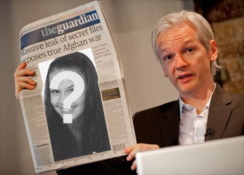 Montage de mettre une photo dans un journal que vous lisez le fondateur de WikiLeaks Julian..