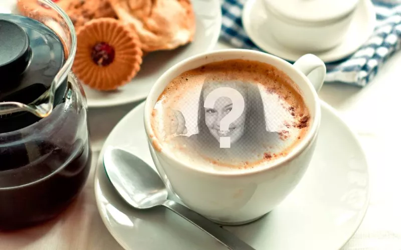 Photomontage de mettre votre photo dans une tasse de café de mousse. ..