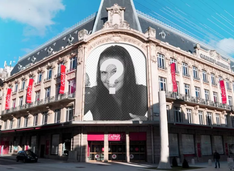 Montage sur Galeries Lafayette à Paris. ..