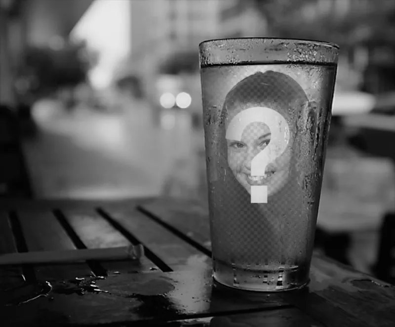 Photomontage avec une réflexion dans un verre. ..