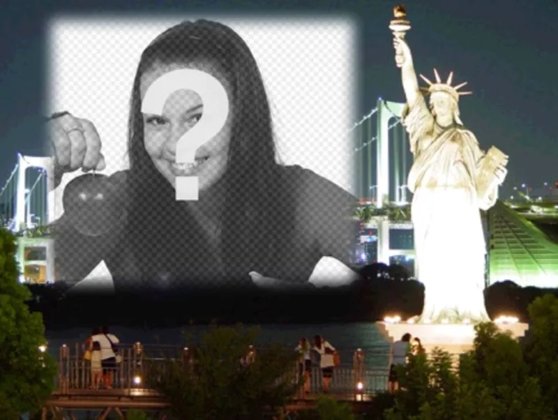 Photomontage de faire une carte personnalisée. Votre photo avec New York la nuit au fond, près de la Statue de la..