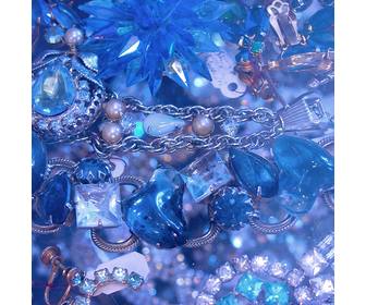 jeu pour trouver votre visage dans un ces diamants bleus et pierres precieuses