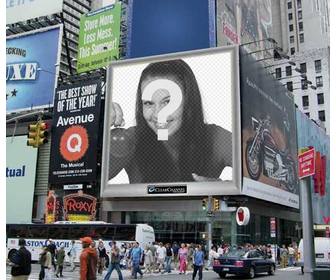 photomontage une equipe milieu urbain avec un ecran publicite parmi nombreuses affiches votre photo squotaffiche sur elle vous pouvez lquotenvoyer comme une blague vos amis