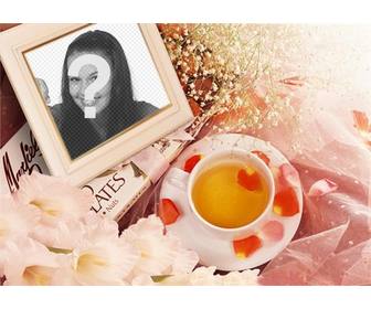 cadre photo avec des fleurs pour mettre votre photo petales roses et une tasse the