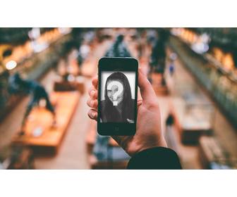collage mettre votre photo sur un iphone dans un musee