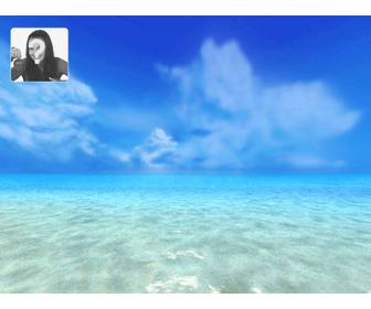 Fond décran dans lequel votre photo apparaît avec un fond de ciel bleu et la mer.