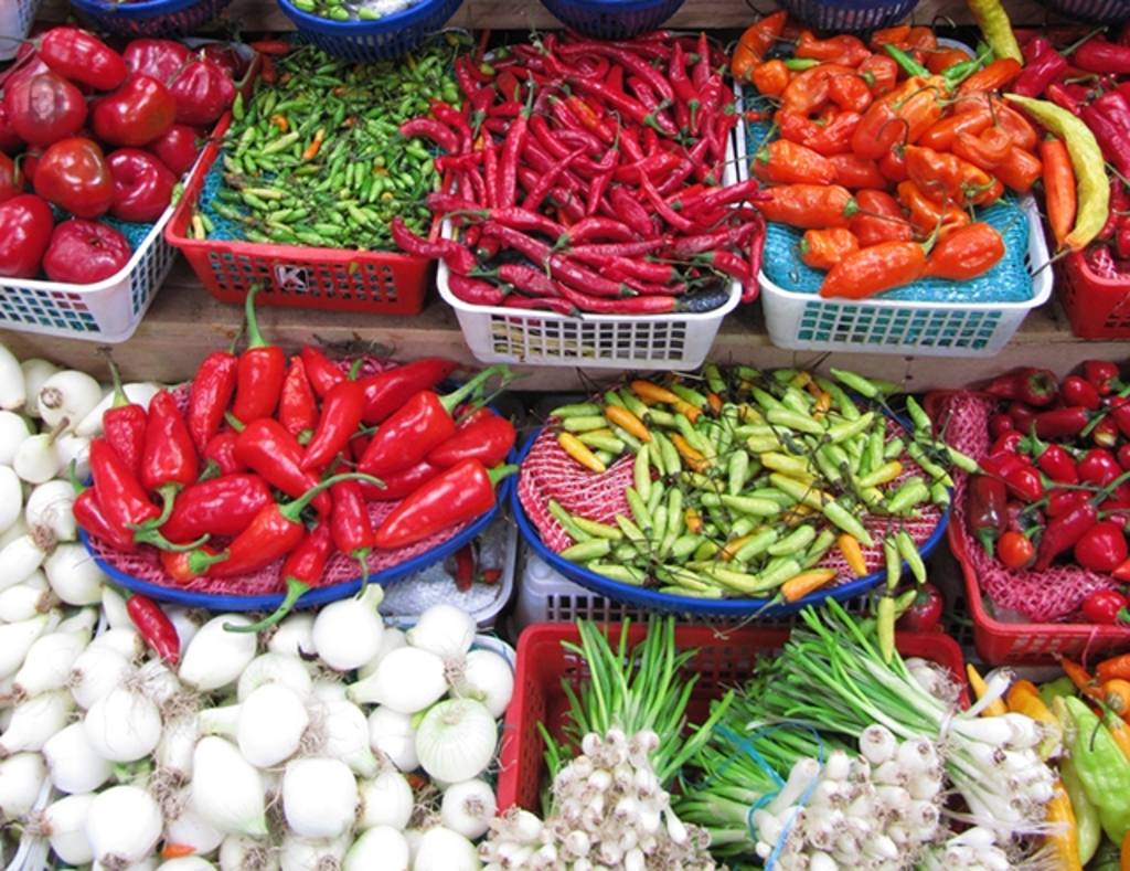 Jouez avec vos enfants pour trouver la photo entre les légumes et les éduquer en s'amusant apprendre à manger..