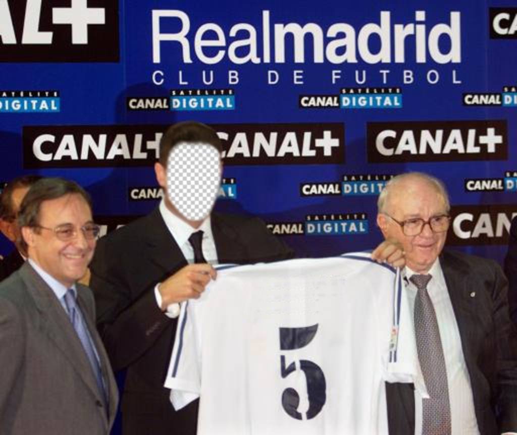 Montage photo de Zinedine Yazid Zidane, le jour de son transfert au Real Madrid de modèle modifiable pour mettre un visage sur le footballeur français à la retraite, aussi connu comme Zizou, soulevant une chemise du Real Madrid où vous pouvez écrire votre nom dans léditeur en ligne et avoir un photomontage original avec Zidane, footballeur professionnel et partager vos réseaux sociaux..