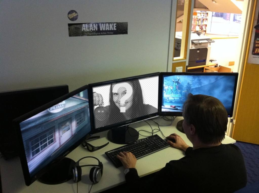 Photomontage avec un joueur de jeu vidéo et de la photo sur lordinateur à côté de deux..