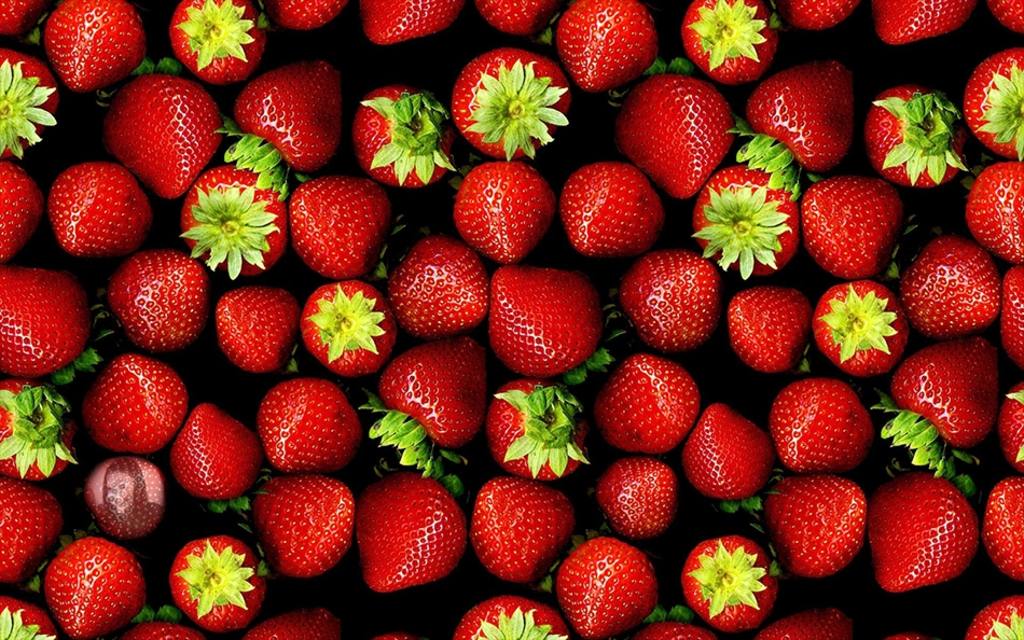 jeu de photos pour mettre votre image en une image complète de fraises ..